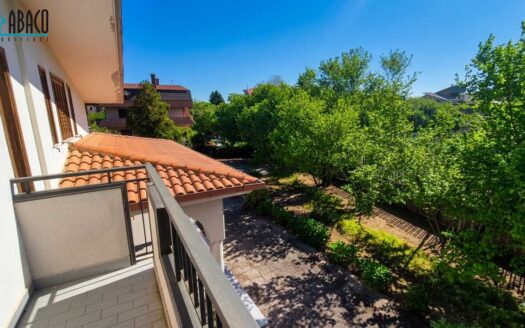 Stanze arredate in villa